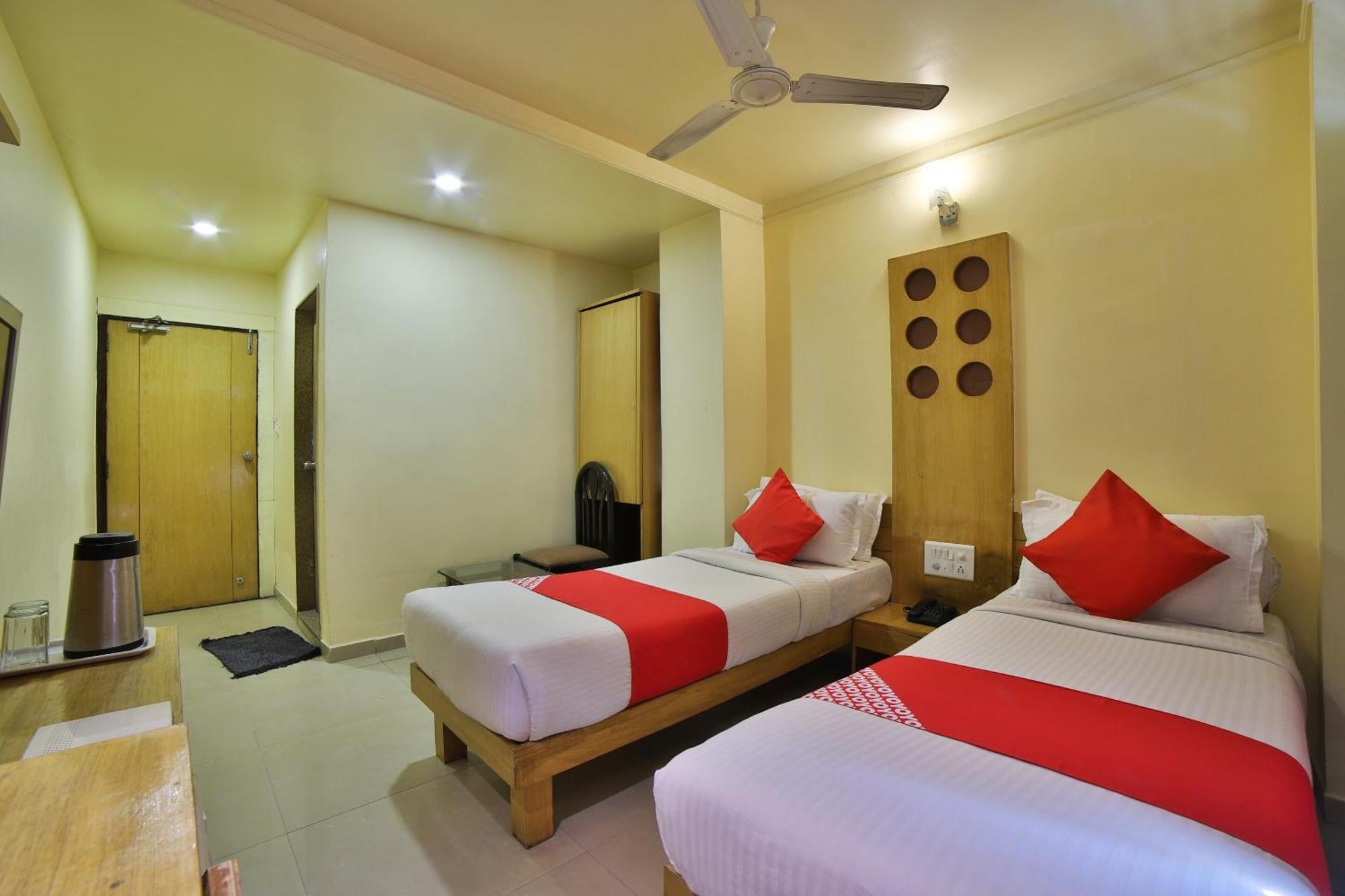 Capital O Kalash Residency Ahmedabad Exterior foto