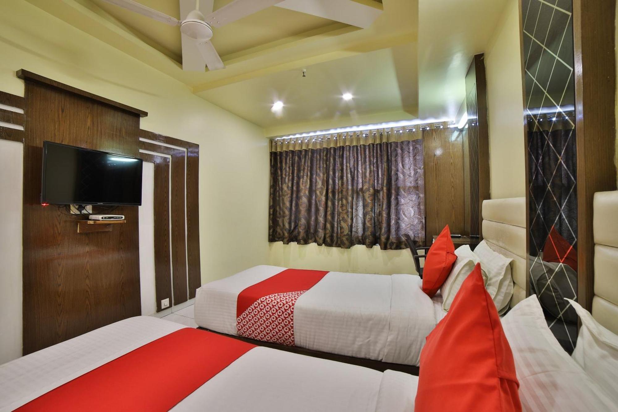 Capital O Kalash Residency Ahmedabad Exterior foto