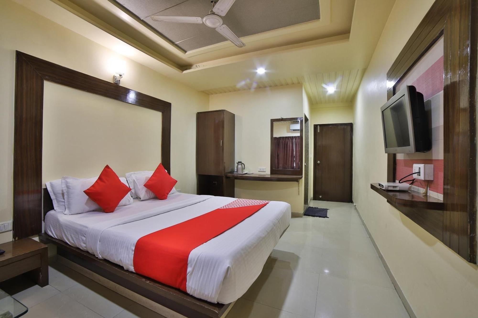Capital O Kalash Residency Ahmedabad Exterior foto