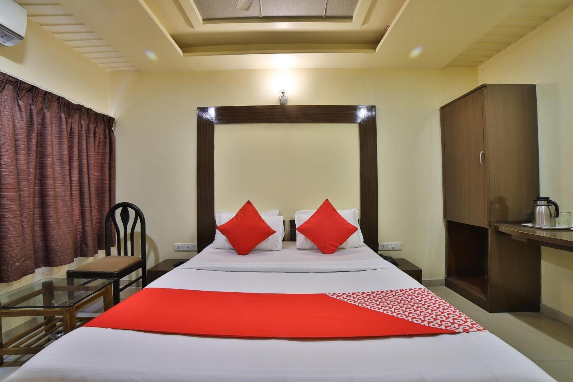 Capital O Kalash Residency Ahmedabad Exterior foto
