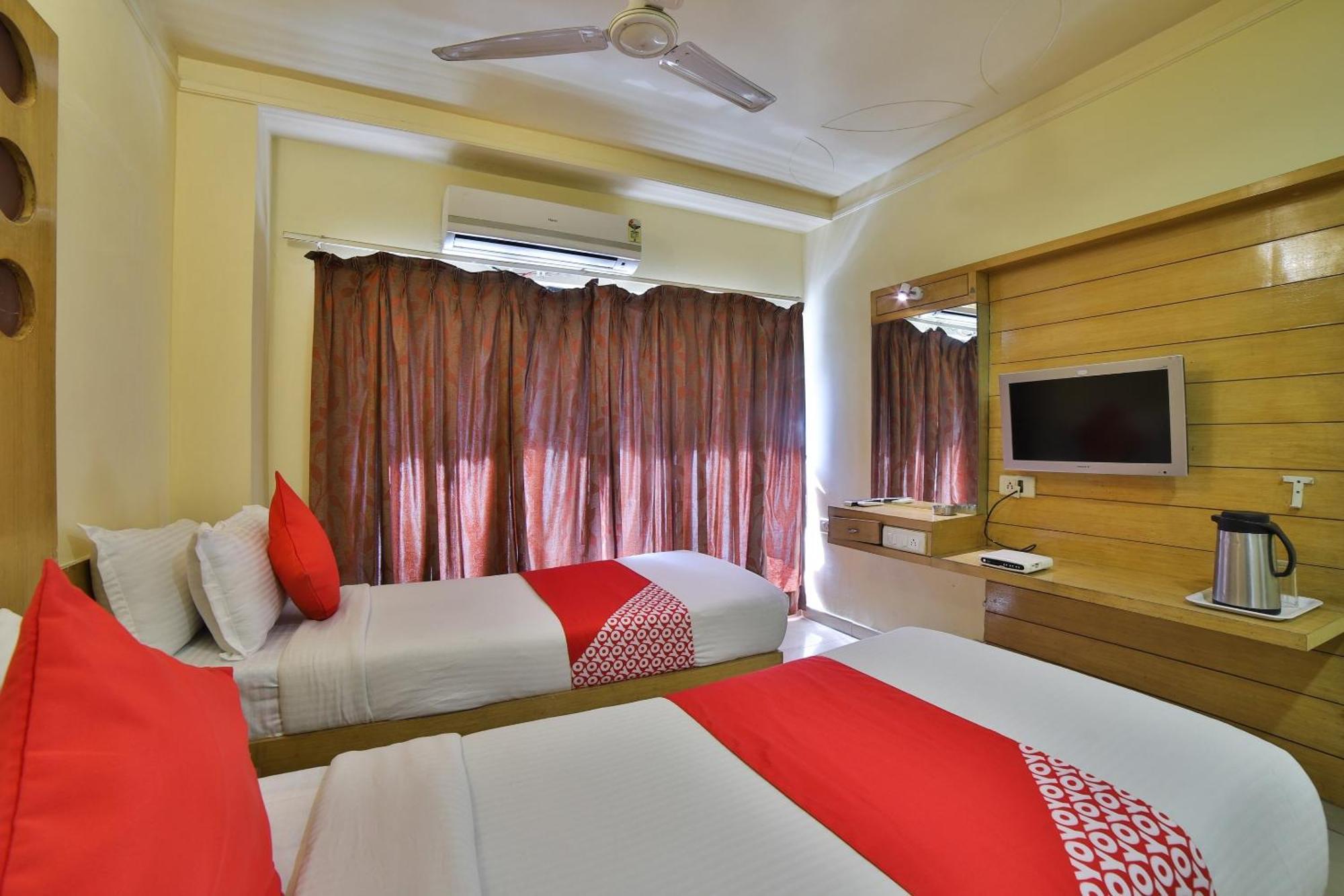 Capital O Kalash Residency Ahmedabad Exterior foto