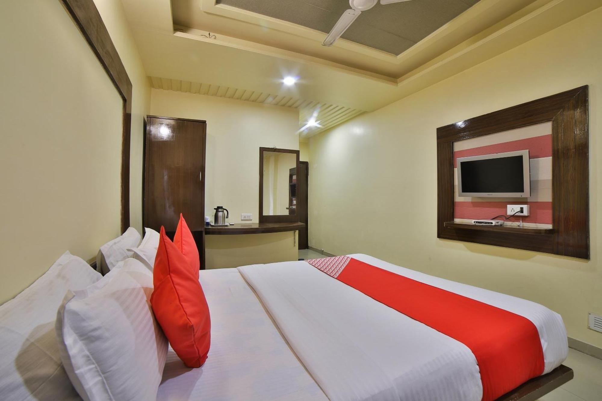 Capital O Kalash Residency Ahmedabad Exterior foto