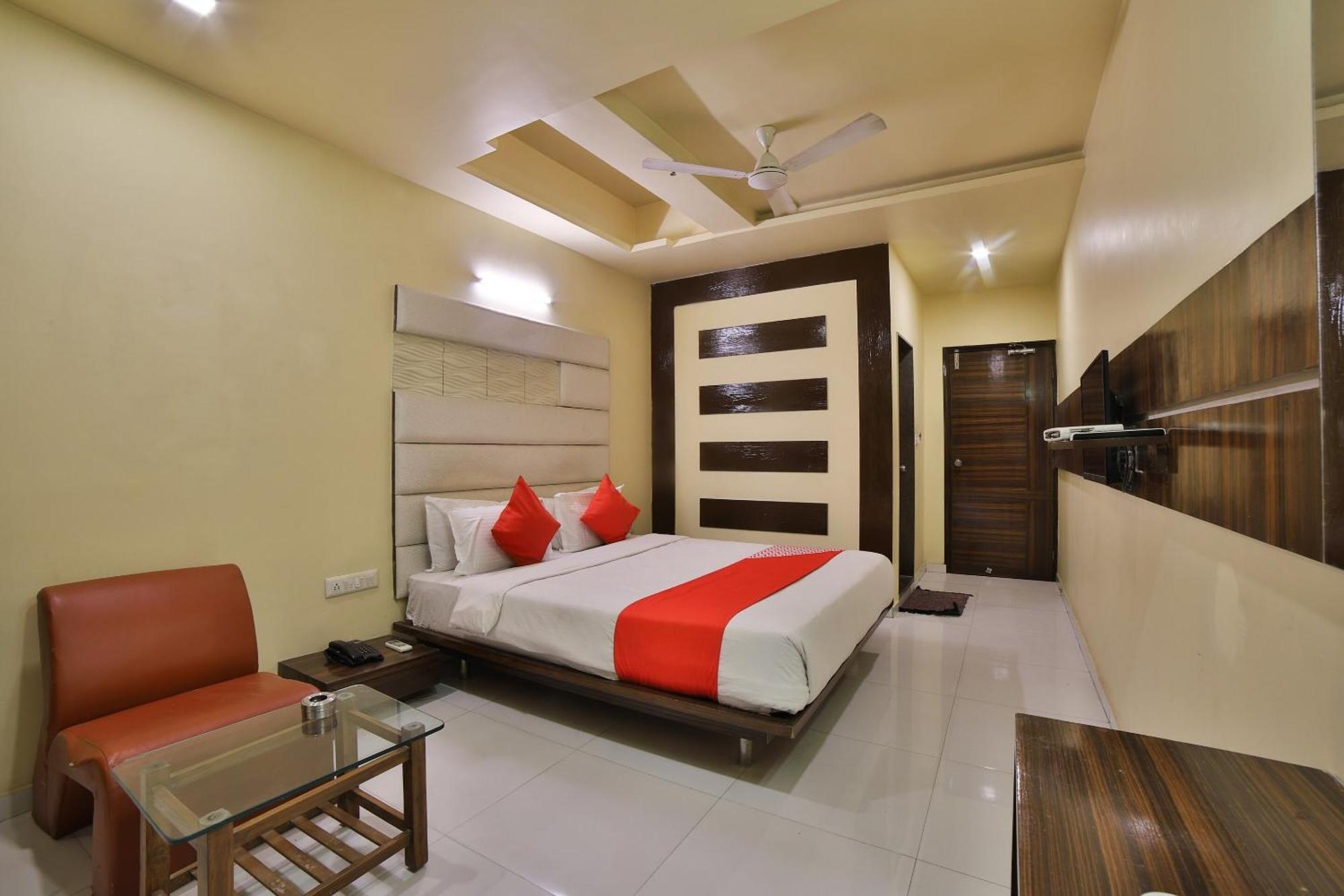 Capital O Kalash Residency Ahmedabad Exterior foto
