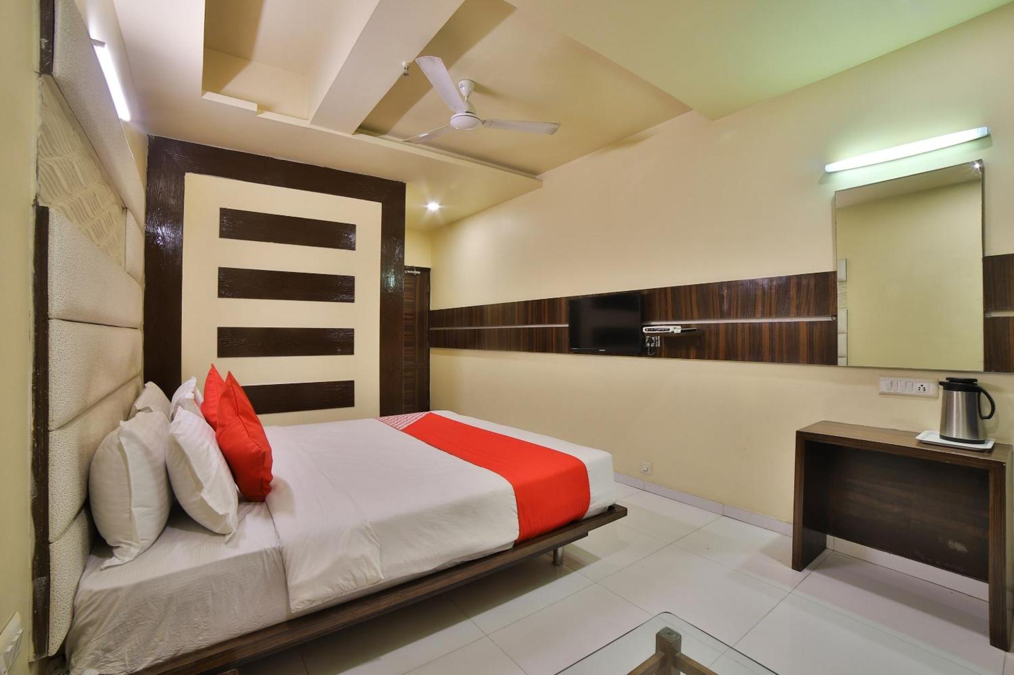 Capital O Kalash Residency Ahmedabad Exterior foto